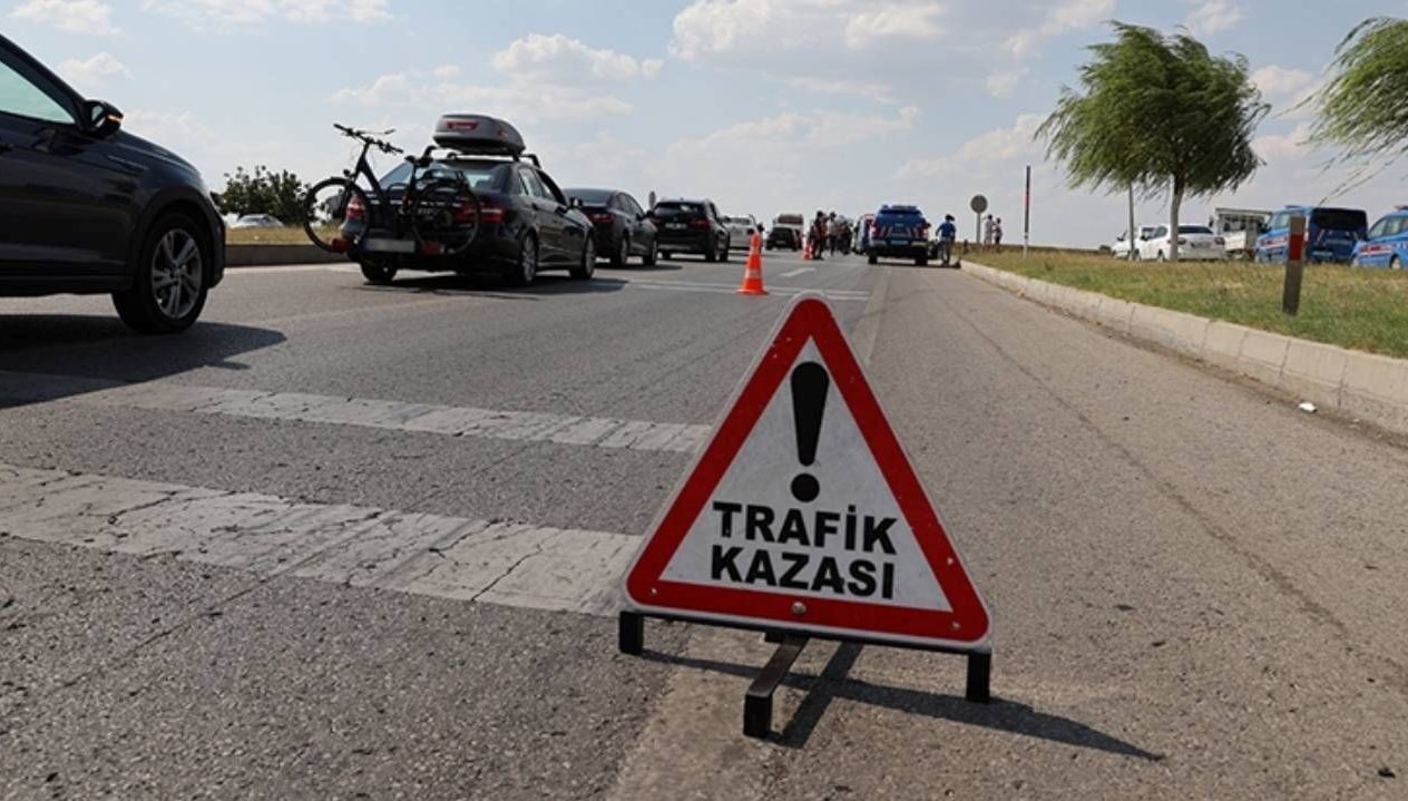 freni bosalan tir park halindeki kamyonete carpti WBAVFegY