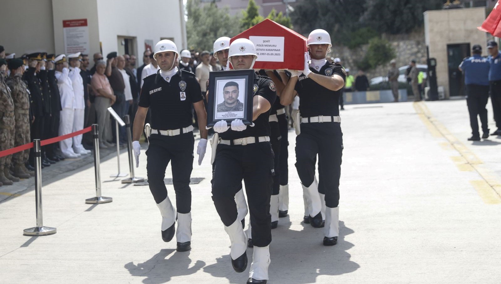 sehit ozel harekat polisine veda yWDByDa6