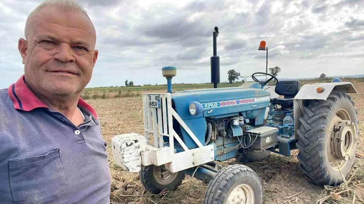 yarim asirlik traktor hala tarlada IfTm8CRm