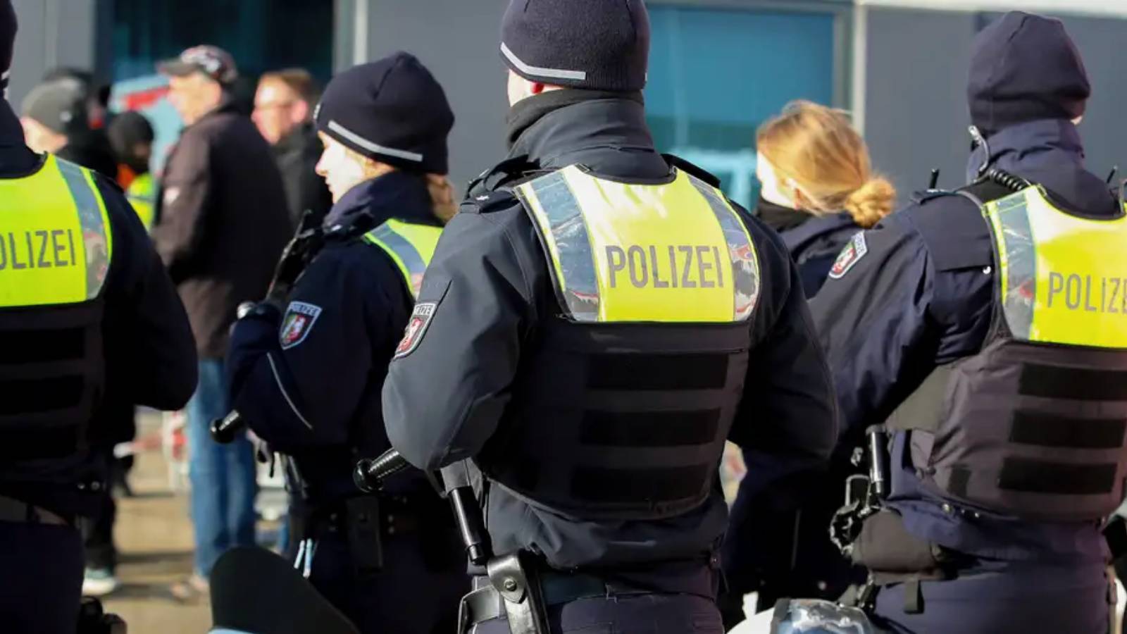 almanyaya kacak isci getiren turk is adamina operasyon sd3KQz3M.jpg