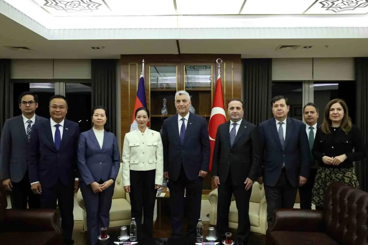 turkiye ve kambocya ticaret bakanlari ikili iliskileri gorustu K3G2ZM3C.jpg