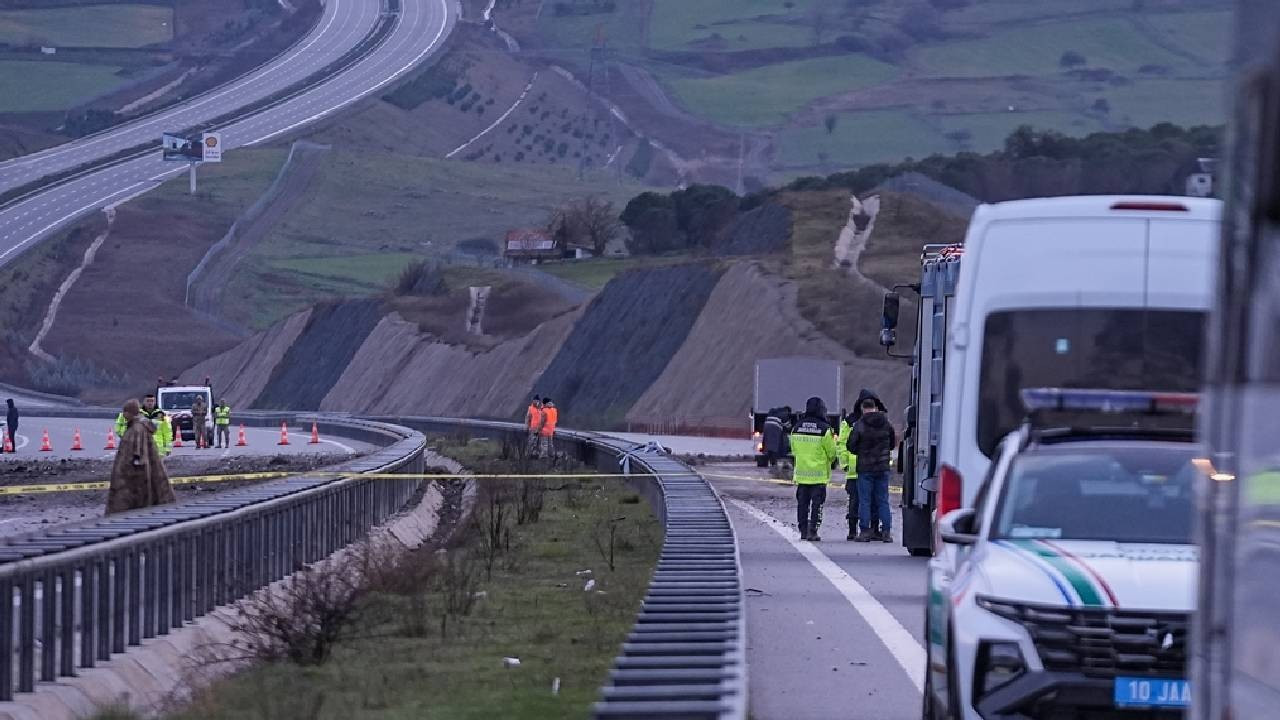 Balıkesir’de F-16 uçağının düştüğü İzmir-İstanbul otoyolu açıldı