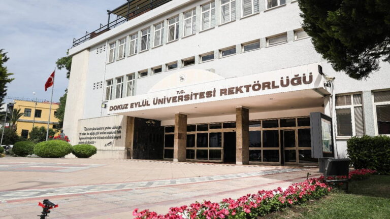 izmirde-universite-ogrencileri-serbest-birakildi-IZy2UkPZ