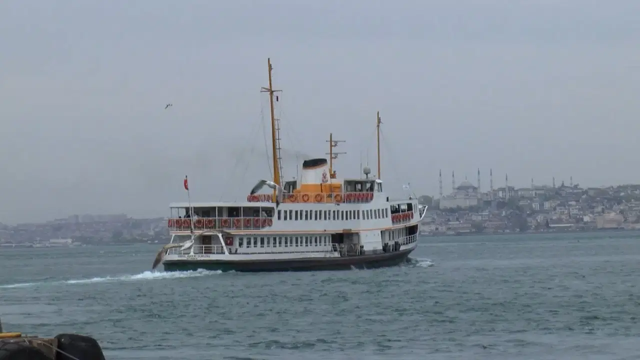 Kadıköy’de Vapura Binen Azerbaycanlı Kadın Kayboldu, Denizde Arama Başlatıldı