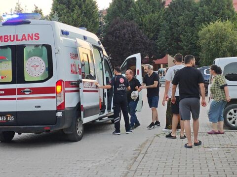 Eskisehirde tartisma kanli bitti ogul babasini bicakladi Vd2SWWrE